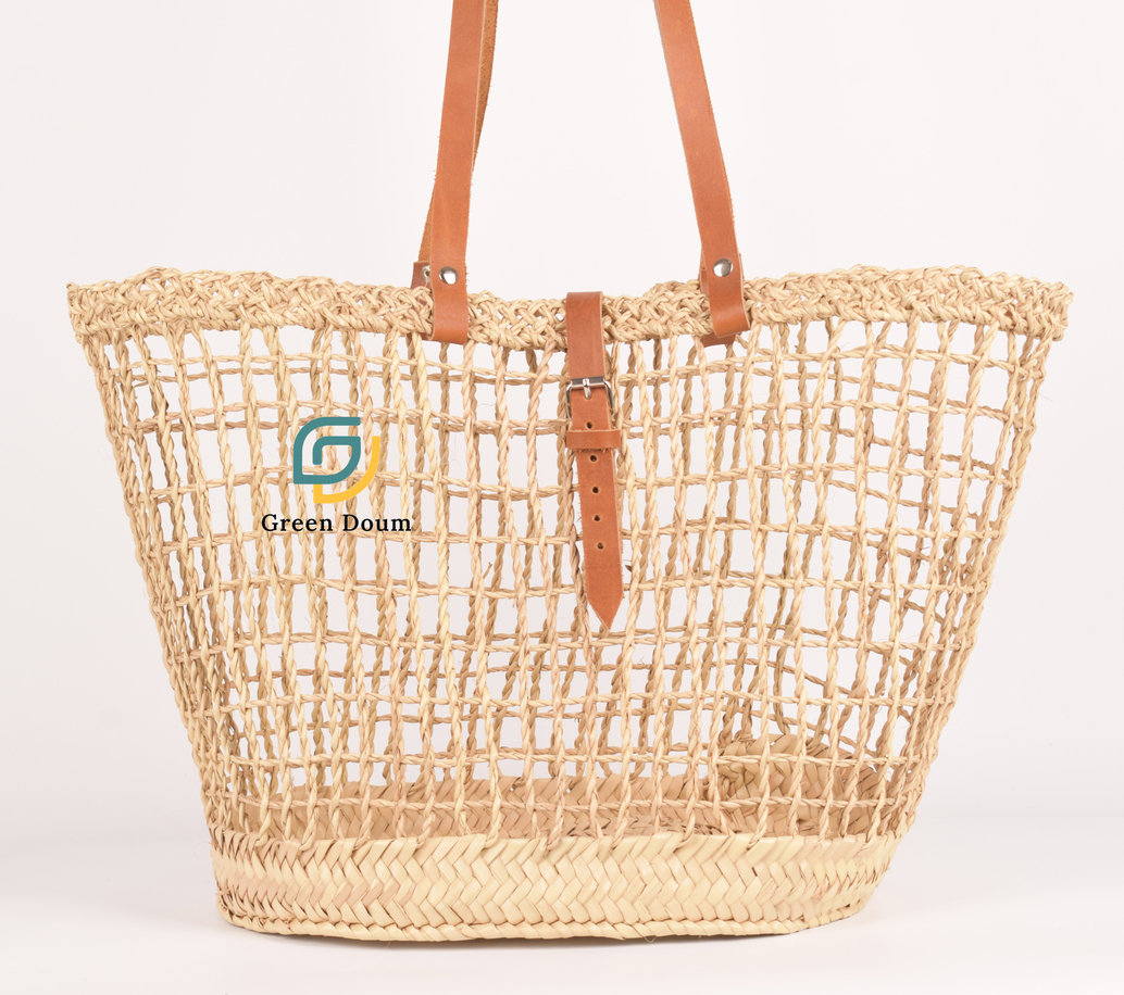 Sac carré en paille ajouré, rabat en cuir et bandoulière - Green Doum - photo 2
