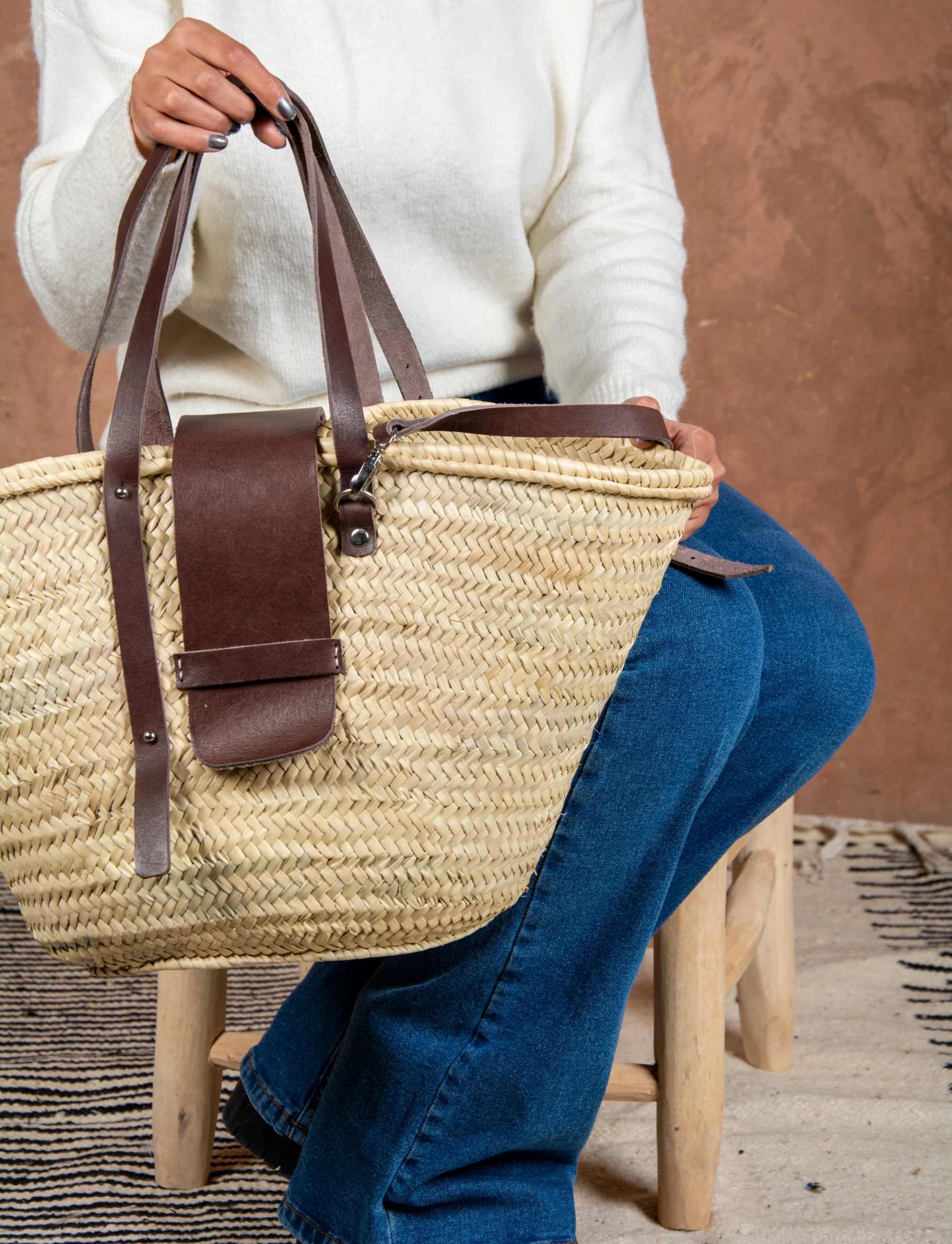 Straw Bag with Wide Leather Closure - view 3