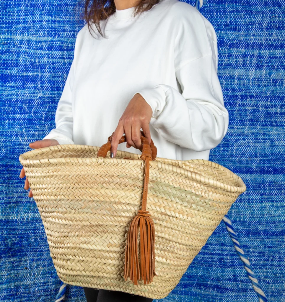 Straw basket with leather tassel by Green Doum, photo 4