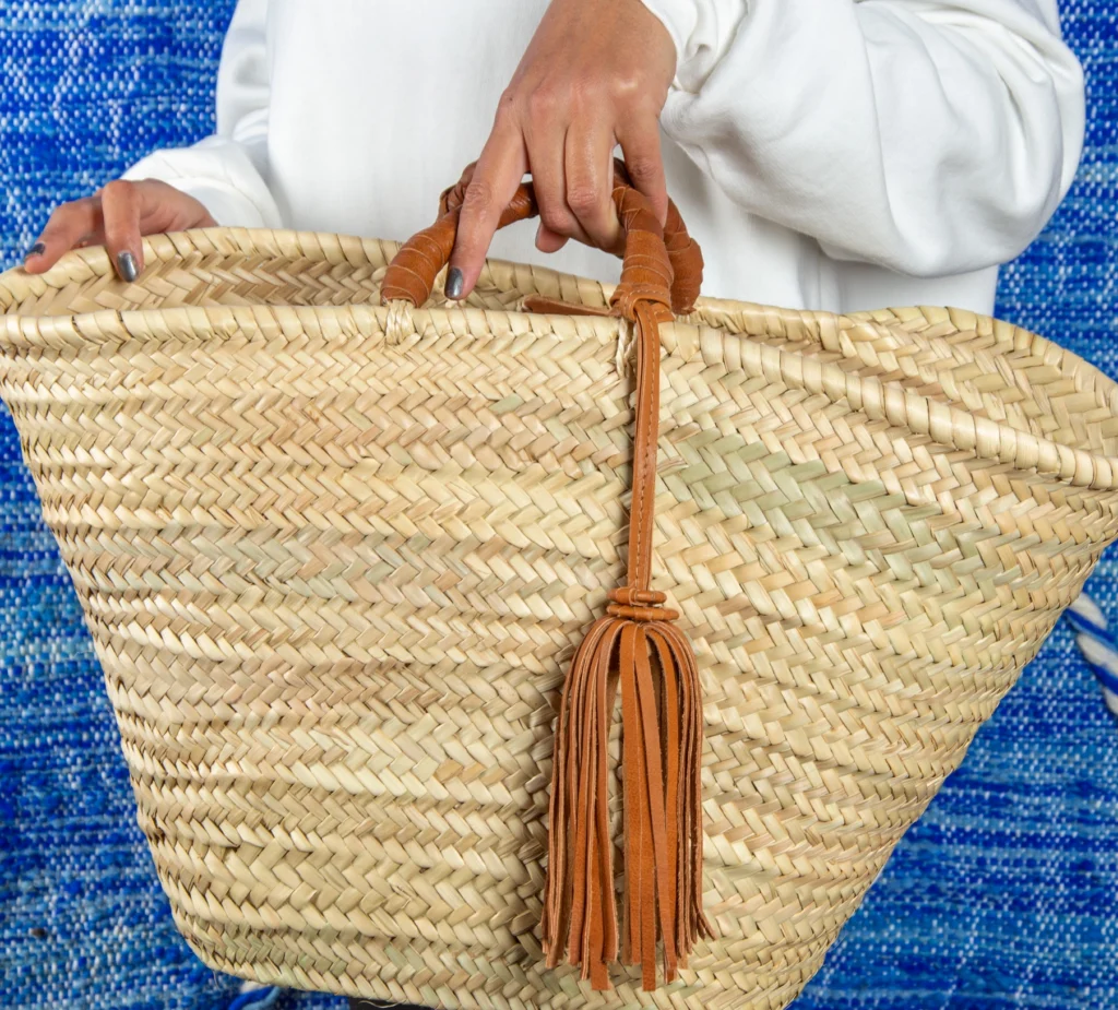 Straw basket with leather tassel by Green Doum, photo 3