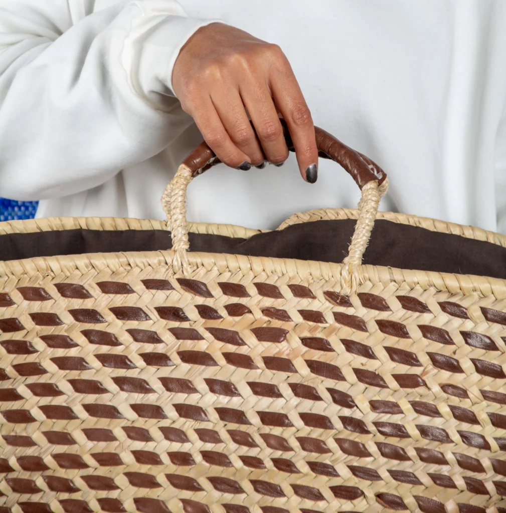 Straw basket with leather design by Green Doum, photo 2