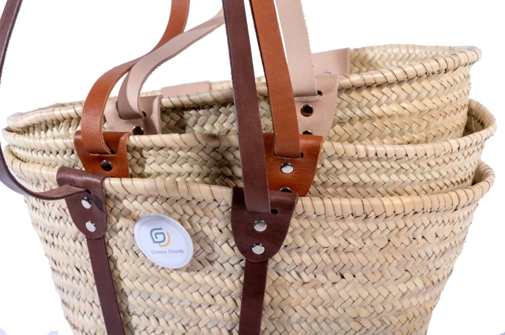 Straw beach basket with shoulder straps by Green Doum, photo 2