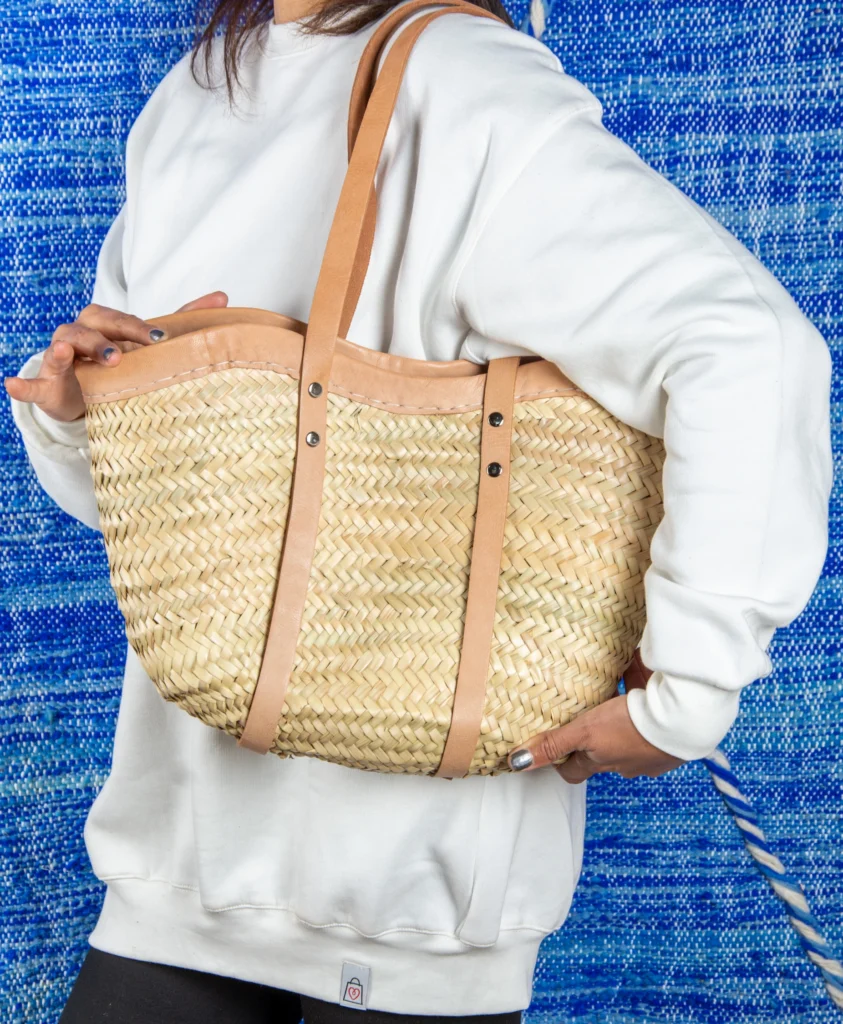 Straw beach basket with wave design by Green Doum, photo 4
