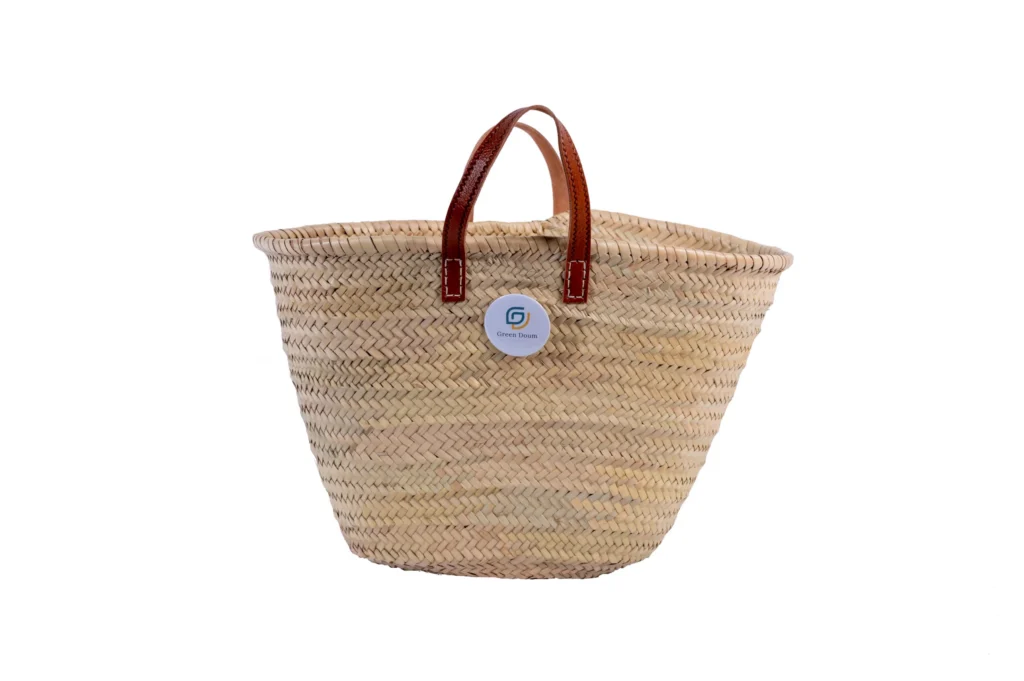 Straw basket with flat leather handles by Green Doum, photo 3