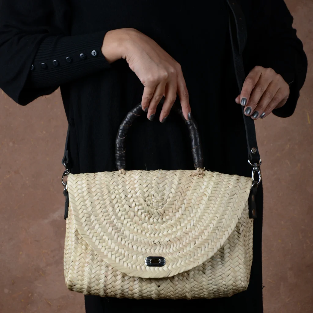 Black straw handbag by Green Doum, photo 2