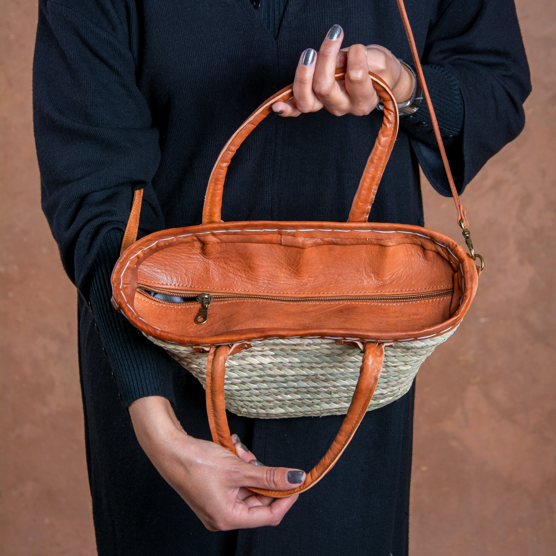 Small Straw Bag with Zip Top and Shoulder Strap - view 6