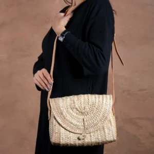 Natural Straw Envelope Bag with Braided Closure - Green Doum